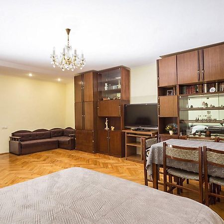 Full House Апартаменти На Площі Ринок Lviv Extérieur photo